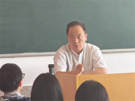 “倾听“新”声共发展，同心同力谱新篇”——AC米兰中文官方网站艺术学院开展期中学生座谈会