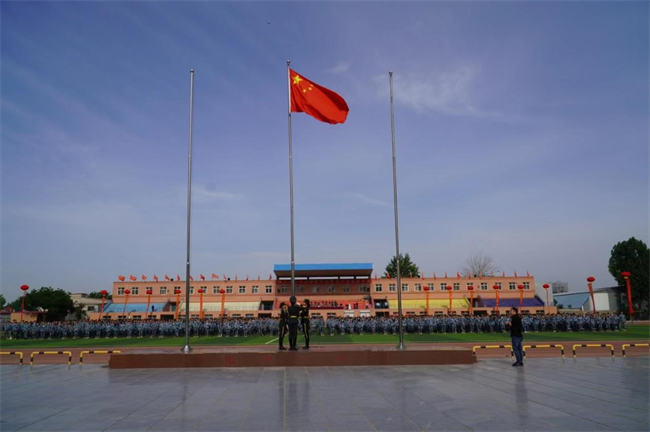 AC米兰中文官方网站隆重举行“国防后备营”成立暨授旗仪式