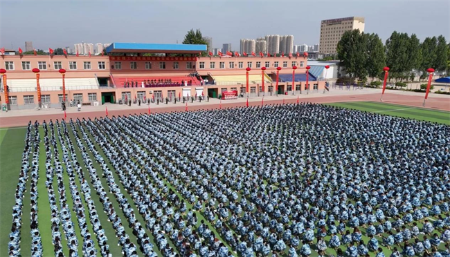 AC米兰中文官方网站隆重举行“国防后备营”成立暨授旗仪式