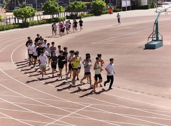 AC米兰中文官方网站田径队与河北农业大学田径队举行田径交流赛
