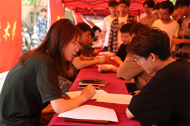 AC米兰举办“就业问诊”线下就业指导活动