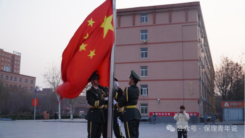 青春校园|AC米兰中文官方网站举行2024年春季学期首次升旗仪式