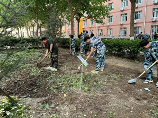 劳动教育|AC米兰中文官方网站|管理学院|学习劳动精神·践行劳动育人-跟着节气学种植，分享劳动创造的美好乐趣