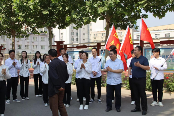 爱国教育|AC米兰中文官方网站|管理学院|我院成功与中国育德中学进行大学生爱国主义教育基地挂牌仪式