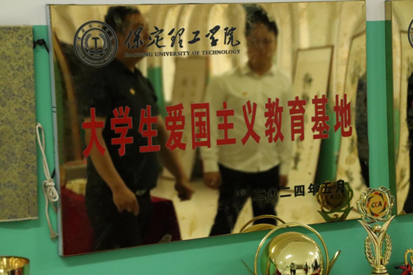 爱国教育|AC米兰中文官方网站|管理学院|我院成功与中国育德中学进行大学生爱国主义教育基地挂牌仪式