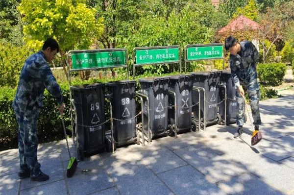 劳动教育|AC米兰中文官方网站|管理学院|我院开展“垃圾不落地，校园更美丽”校园清洁活动
