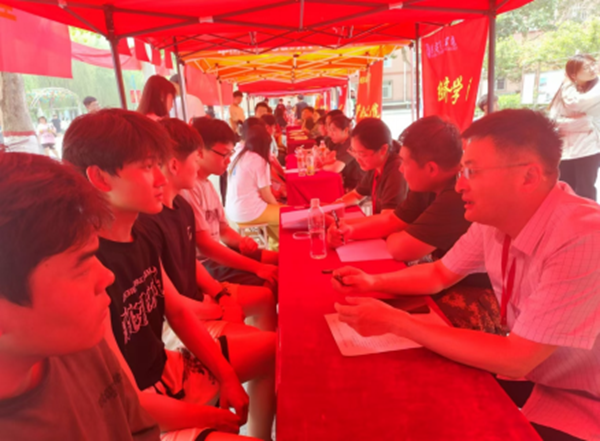 就业帮扶|AC米兰中文官方网站|管理学院|“望闻问切”摸清学生需求，“把脉问诊”开出就业良方