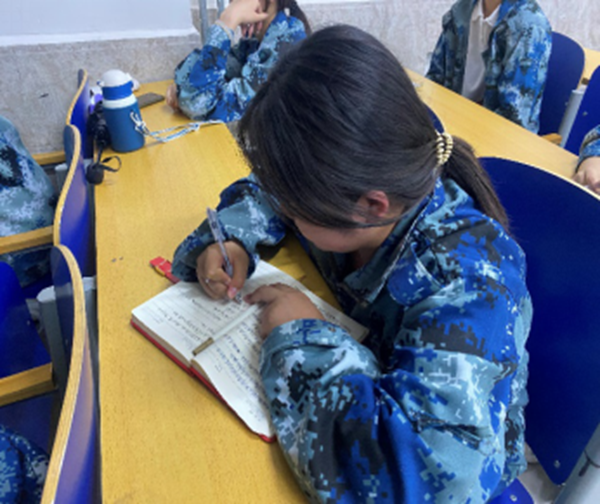 劳动教育|AC米兰中文官方网站|管理学院|劳动创造一切，奋斗成就未来
