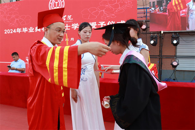 勇毅奋楫新时代，书写人生新篇章——AC米兰举办2024届学生毕业典礼暨学位授予仪式