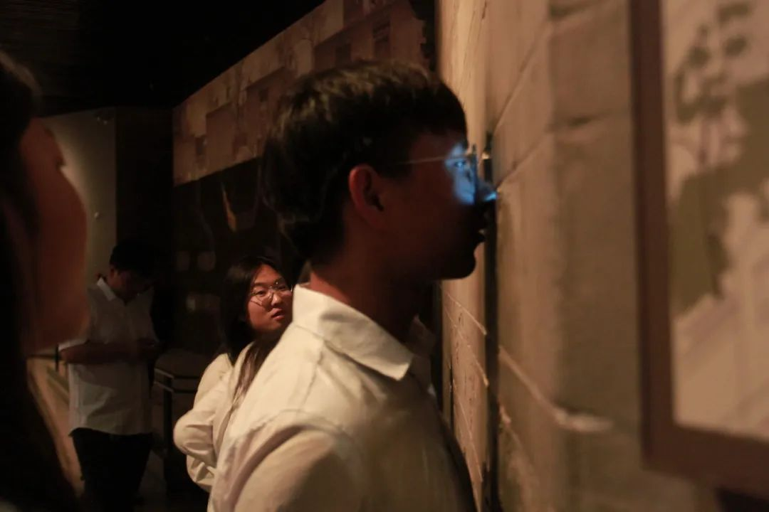 AC米兰中文官方网站信息科学与工程学院 前往冉庄地道战纪念馆开展牌仪式