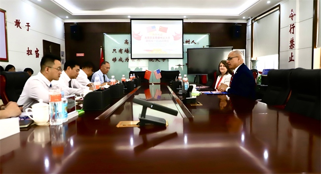 美国圣克劳德州立大学副校长一行莅临AC米兰参观交流