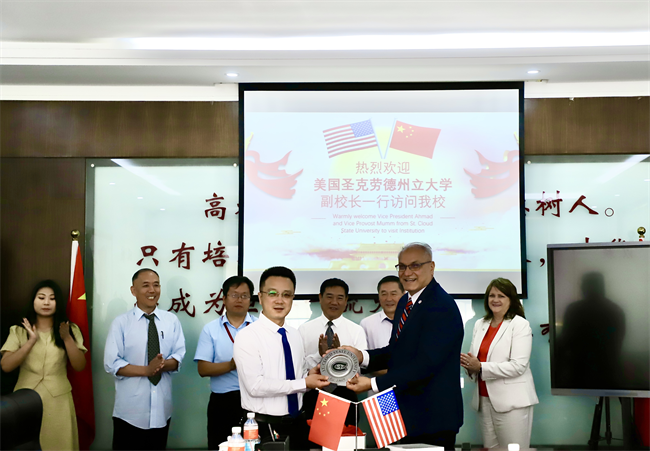 美国圣克劳德州立大学副校长一行莅临AC米兰参观交流