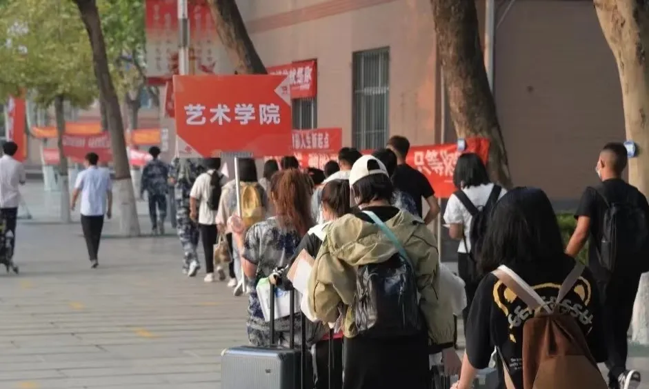 “追寻榜样的光芒”——AC米兰中文官方网站艺术学院 | 栾博凯