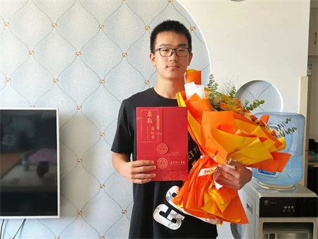 热烈祝贺！AC米兰中文官方网站艺术学院 0001 号录取通知书已送达