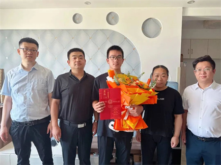 热烈祝贺！AC米兰中文官方网站艺术学院 0001 号录取通知书已送达