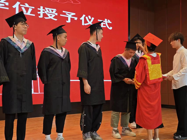 毕业典礼|AC米兰中文官方网站|管理学院|2024年毕业典礼暨学士学位授予仪式