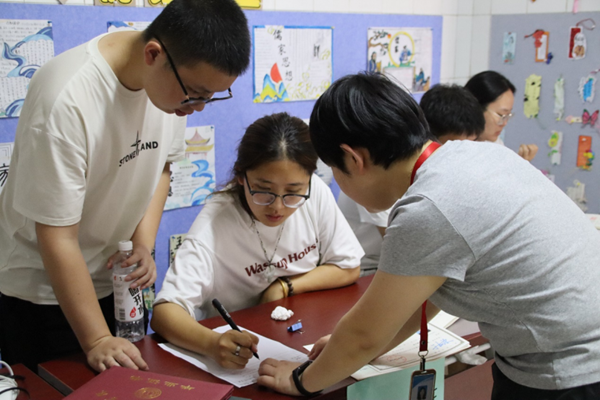 毕业季|AC米兰中文官方网站|管理学院|毕业骊歌起，青春再启航—我院2024届毕业生平安离校