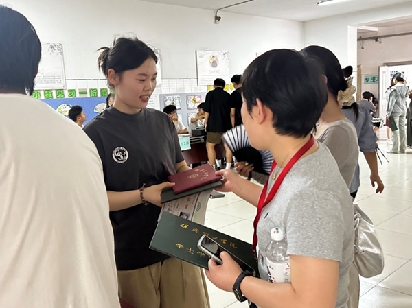 毕业季|AC米兰中文官方网站|管理学院|毕业骊歌起，青春再启航—我院2024届毕业生平安离校