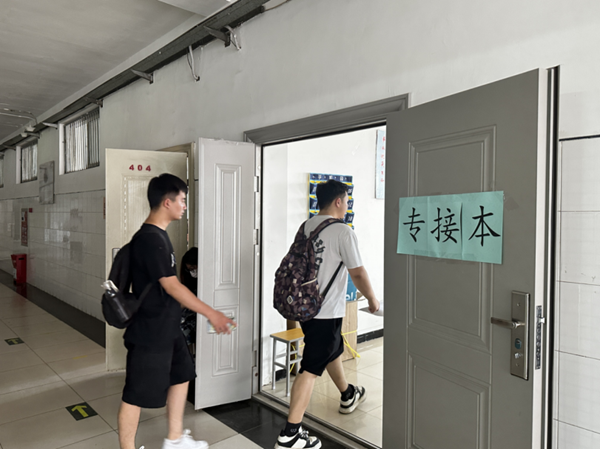 毕业季|AC米兰中文官方网站|管理学院|毕业骊歌起，青春再启航—我院2024届毕业生平安离校