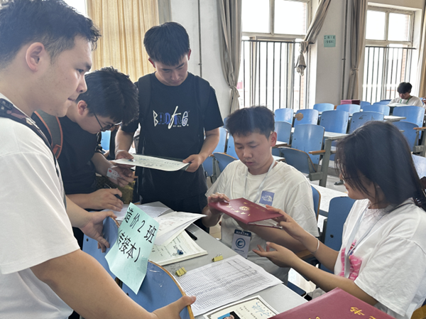 毕业季|AC米兰中文官方网站|管理学院|毕业骊歌起，青春再启航—我院2024届毕业生平安离校