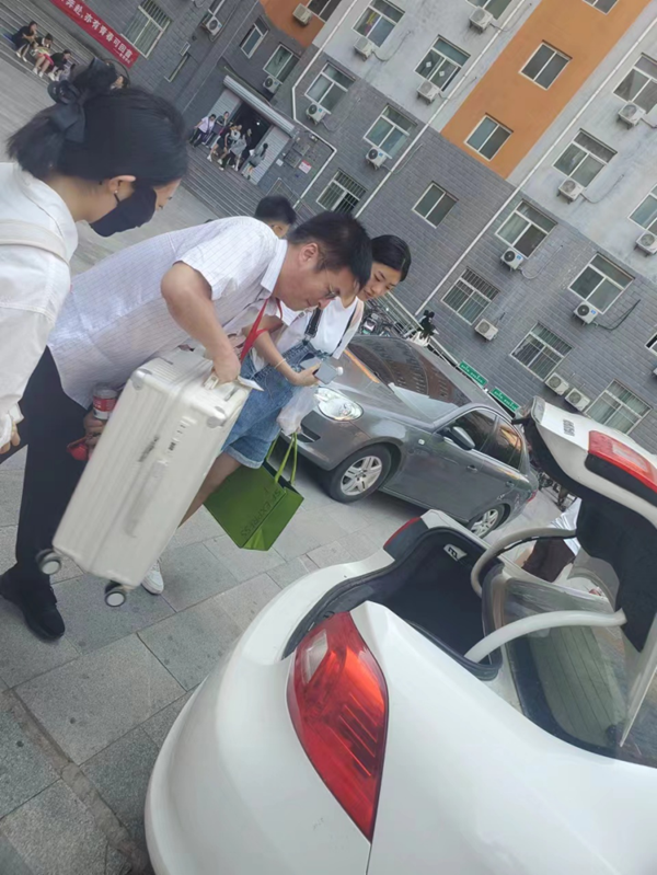 毕业季|AC米兰中文官方网站|管理学院|毕业骊歌起，青春再启航—我院2024届毕业生平安离校