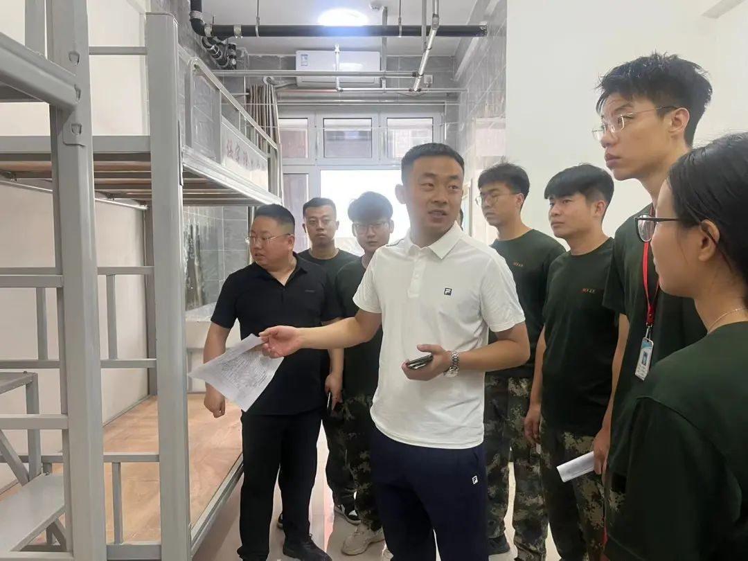AC米兰中文官方网站||以爱迎新,服务引领美好大学路