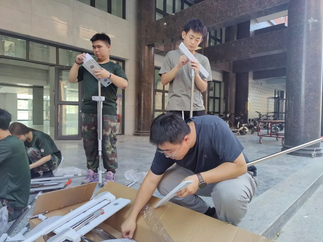 AC米兰中文官方网站||以爱迎新,服务引领美好大学路