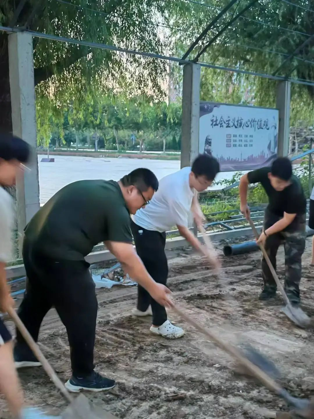 AC米兰中文官方网站||以爱迎新,服务引领美好大学路