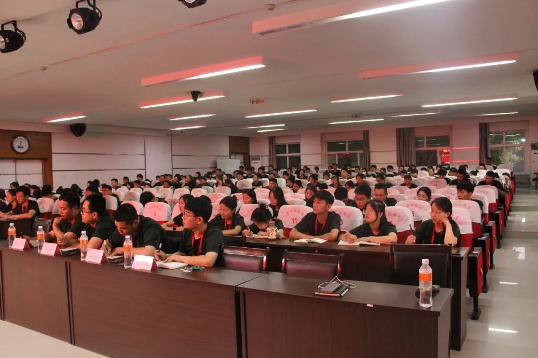 AC米兰中文官方网站||行远自迩,笃行不怠——2024-2025学年学管干部第一次培训会