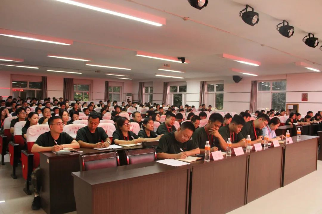 AC米兰中文官方网站||行远自迩,笃行不怠——2024-2025学年学管干部第一次培训会