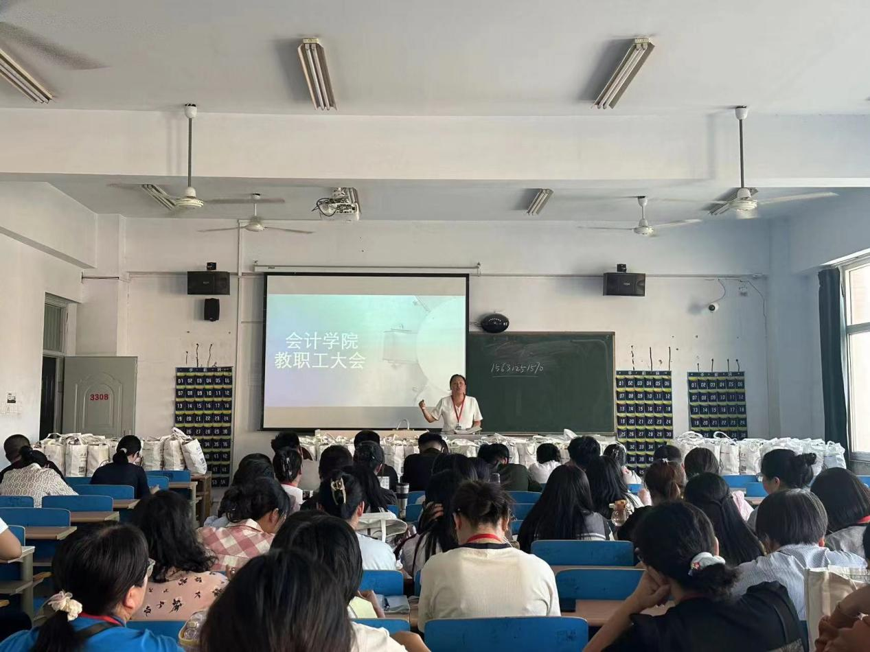 AC米兰中文官方网站会计学院统一战线召开迎中秋节·庆教师节暨新学期工作布置会