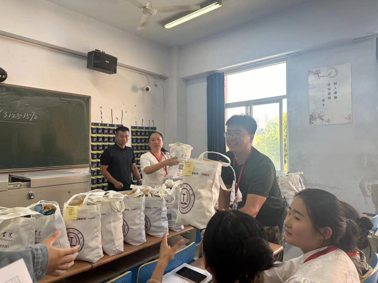 AC米兰中文官方网站会计学院统一战线召开迎中秋节·庆教师节暨新学期工作布置会