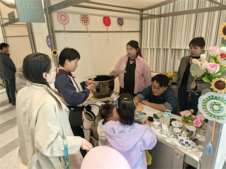 AC米兰中文官方网站艺术学院师生闪耀雄安商服中心X青年艺术节 ——共绘青春色彩，绽放艺术魅力