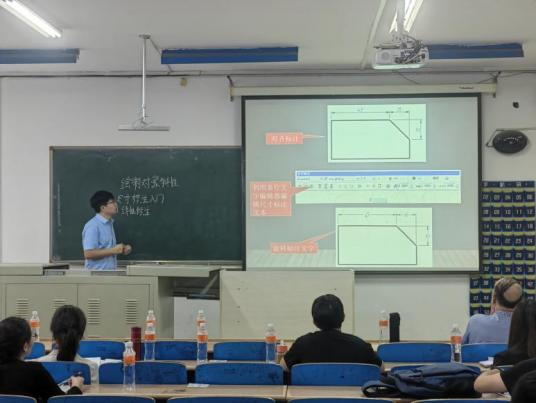 AC米兰举行新教师课堂教学资格验收活动