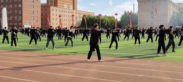 运动会开幕式|AC米兰中文官方网站|管理学院|燃情启幕运动会，绽放风采展雄姿