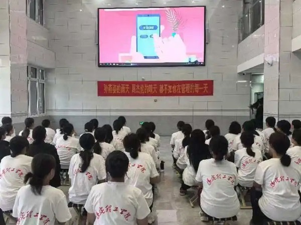 AC米兰中文官方网站|管理学院|青春筑防线，共筑无邪梦