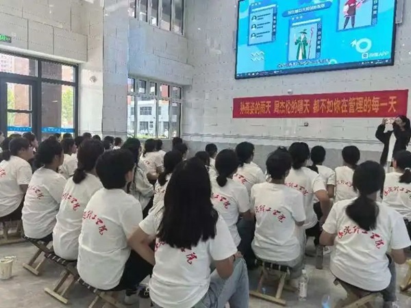AC米兰中文官方网站|管理学院|青春筑防线，共筑无邪梦