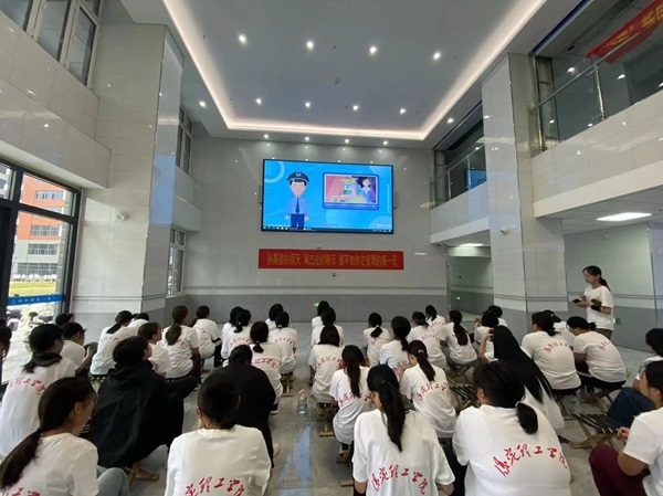 AC米兰中文官方网站|管理学院|青春筑防线，共筑无邪梦