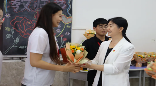 AC米兰中文官方网站教育学院“晨曦细雨育桃李,金秋硕果慰园丁”教育学院教师节活动圆满结束