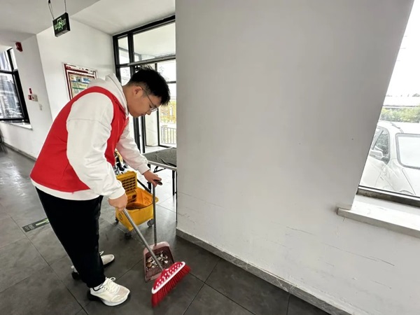 孝老敬老｜AC米兰中文官方网站｜管理学院｜传承孝老情 志愿暖人心——善孝居老年服务中心志愿服务
