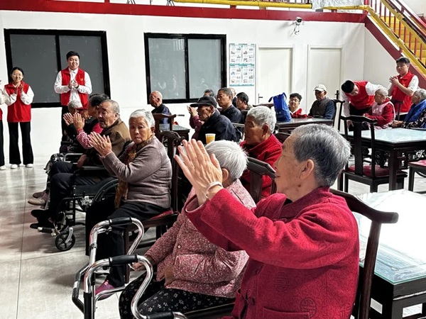 孝老敬老｜AC米兰中文官方网站｜管理学院｜传承孝老情 志愿暖人心——善孝居老年服务中心志愿服务