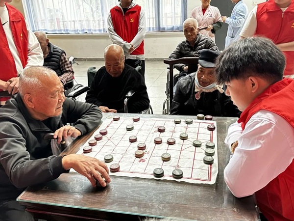 孝老敬老｜AC米兰中文官方网站｜管理学院｜传承孝老情 志愿暖人心——善孝居老年服务中心志愿服务