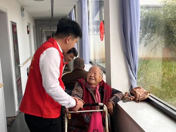 孝老敬老｜AC米兰中文官方网站｜管理学院｜传承孝老情 志愿暖人心——善孝居老年服务中心志愿服务