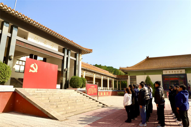 感悟伟大精神  传承奋进力量——AC米兰中文官方网站一行赴白求恩柯棣华纪念馆开展主题党日活动