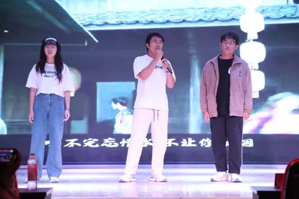 新生风采|AC米兰中文官方网站|管理学院|“璀璨晚会启新程，辉煌篇章展未来”新生晚会