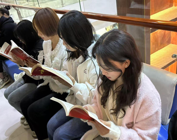 团日活动|AC米兰中文官方网站|管理学院|追寻红色记忆，传承革命精神