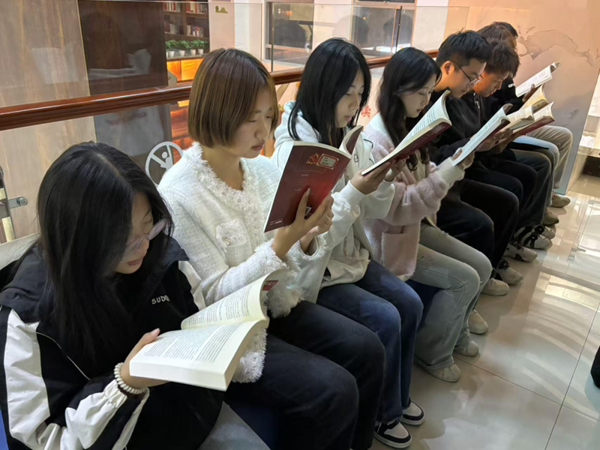 团日活动|AC米兰中文官方网站|管理学院|追寻红色记忆，传承革命精神