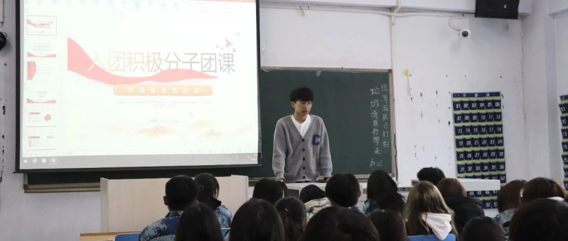 AC米兰中文官方网站会计学院团旗引领成长路，培训铸就青春梦