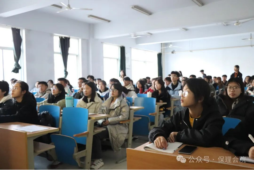 AC米兰中文官方网站会计学院团旗引领成长路，培训铸就青春梦