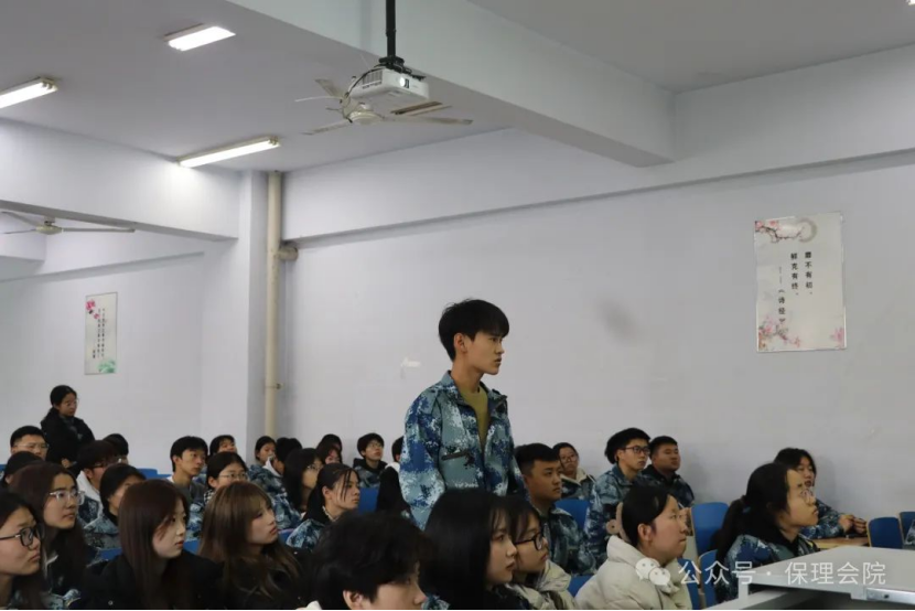AC米兰中文官方网站会计学院团旗引领成长路，培训铸就青春梦